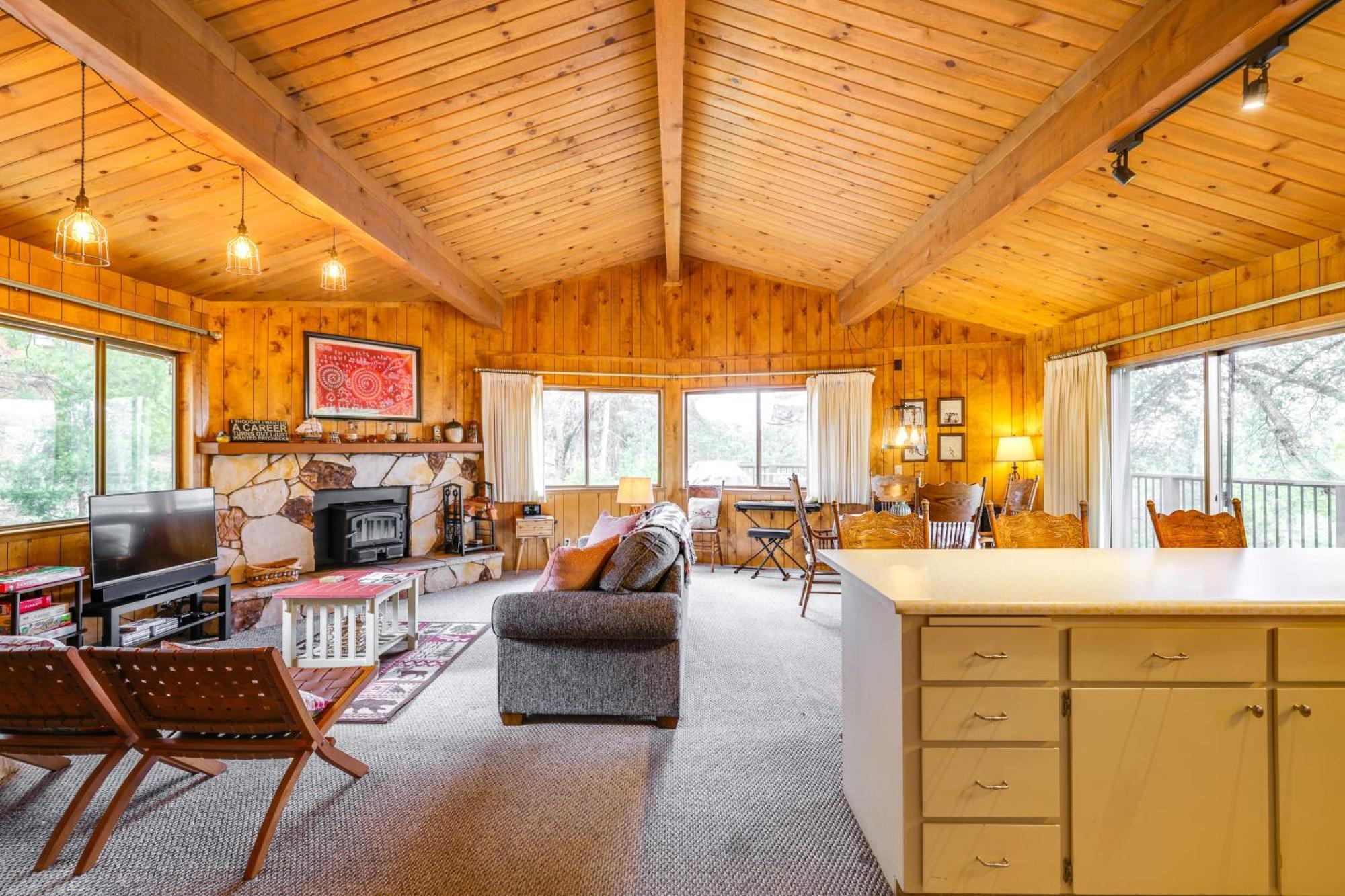 Holiday home Serene Near Yosemite!