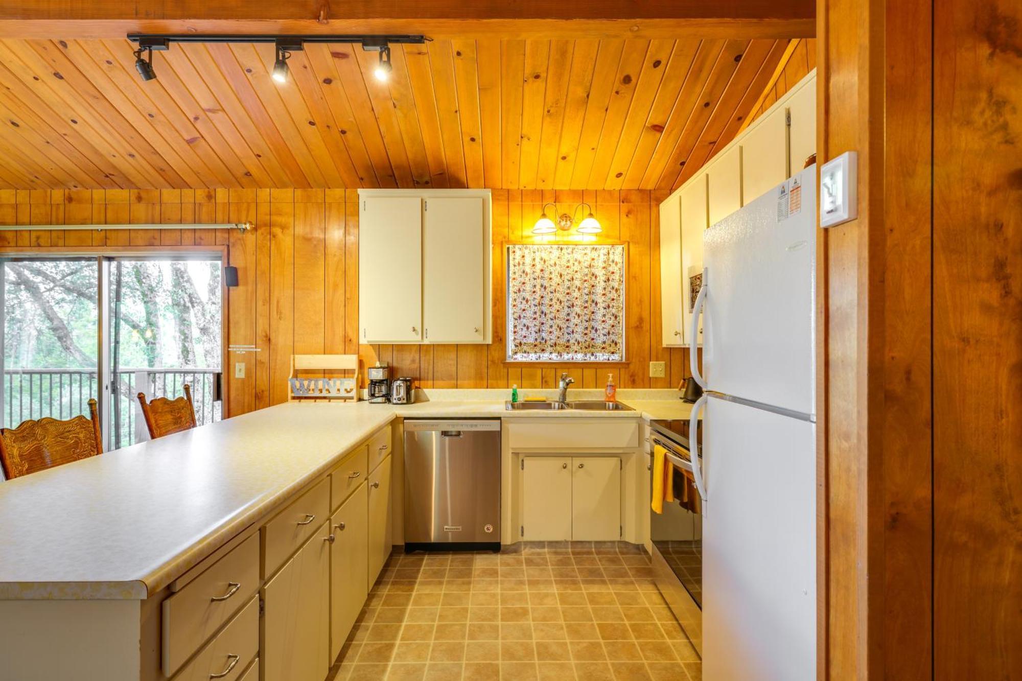Holiday home Serene Near Yosemite! Groveland